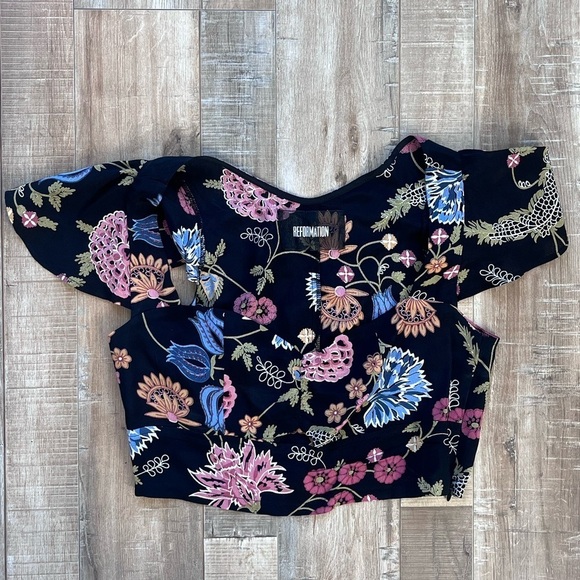 Reformation Tops - Reformation peek a boo cropped top size 0